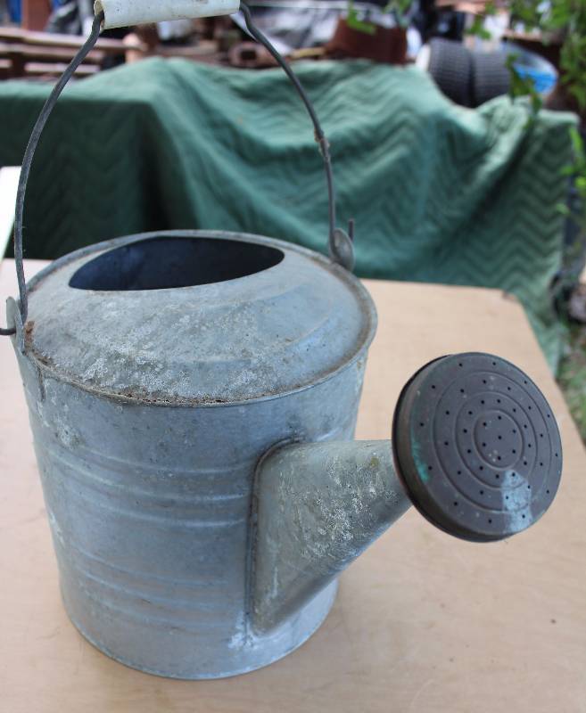 lot 2333 image: Great 10 qt. Sprinkling Water Can w Brass Head - COOL