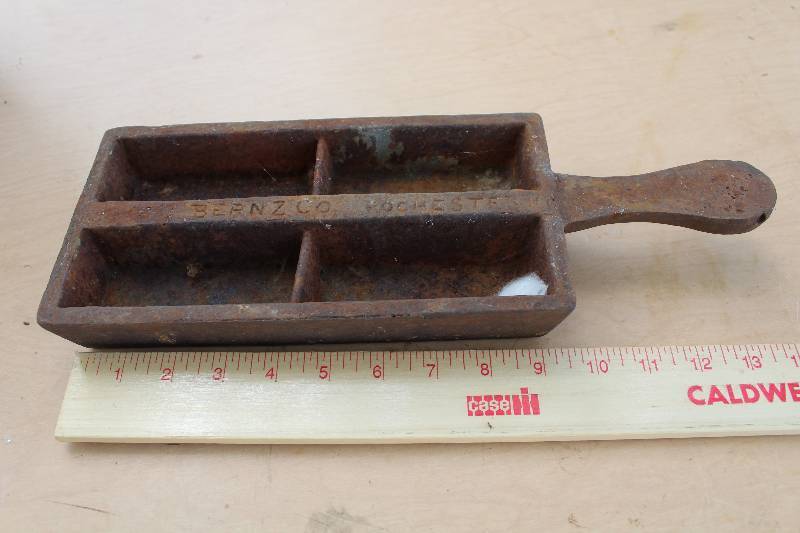 lot 2341 image: Ingot Mold, Bernz Co. Rochester - Vintage