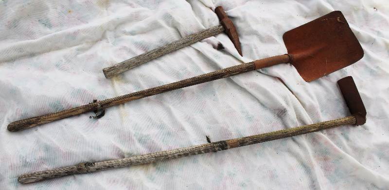 lot 2362 image: Lot of 3 Old Hand Tools - Pick, Shovel and Hoe