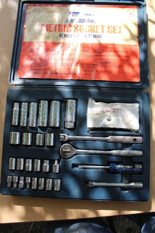 lot 2375 image: Metric Socket Set 14 & 38 drive - in case NICE