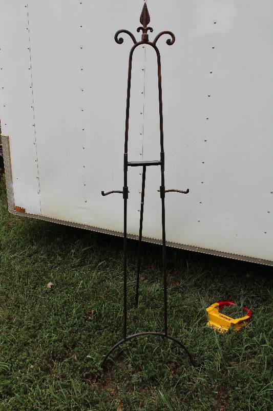 lot 2393 image: Metal Decorative Easel