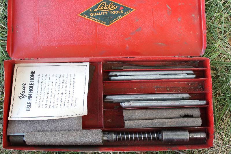 lot 2403 image: Pin Hole Hone - LISLE - In case - see photo