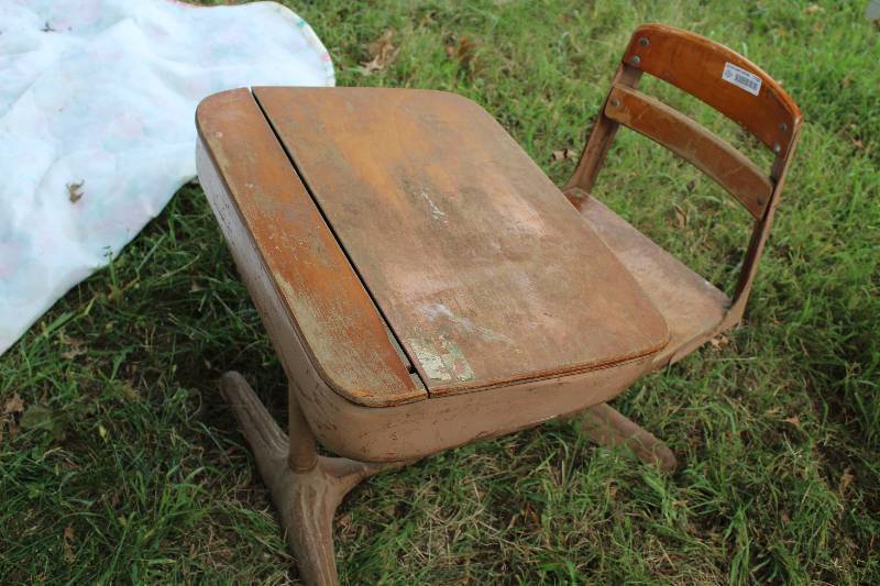 lot 2407 image: Vintage School Desk - Metal Base w wood top and seat - COOL