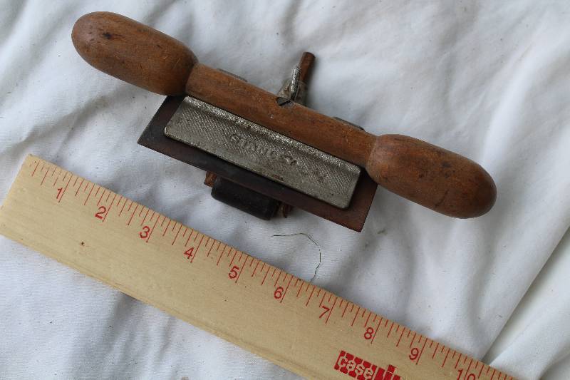 lot 2416 image: Stanley Hand Tool No. 83 - Wooden Handle - Nice scraper
