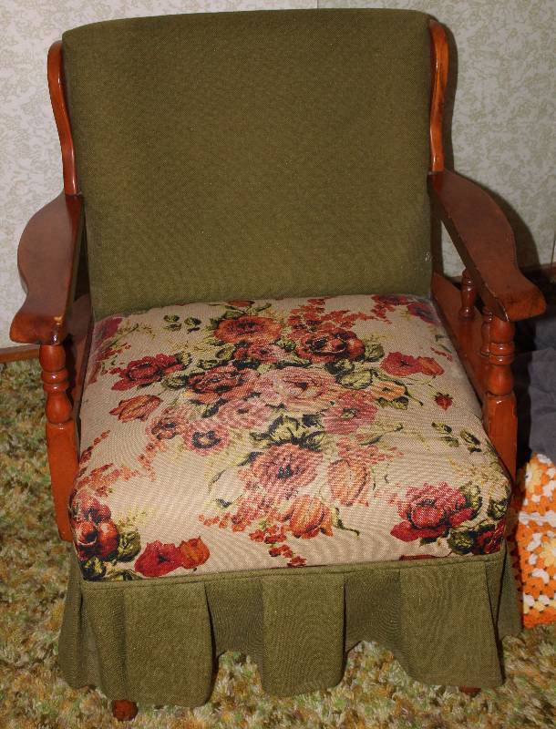 lot 4715 image: Chair with Wooden Arms