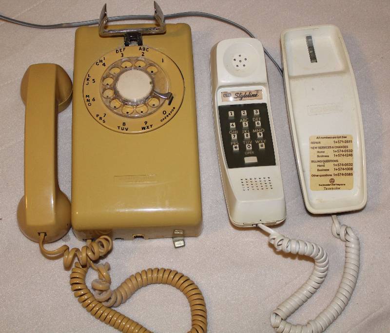 lot 4716 image: Lot of 2 Telephones - 1 is ROTARY Stump the kids -)