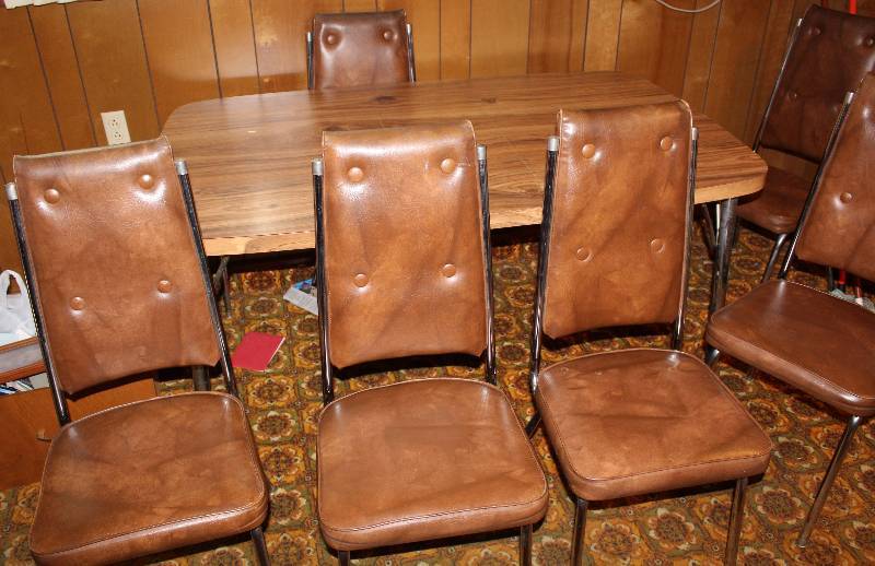 lot 4719 image: 7-Piece Dinette Set - Table and 6 Chairs - Nice See Photos