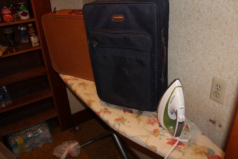 lot 4722 image: Lot of 2 suitcases, iron and ironing board - see photo