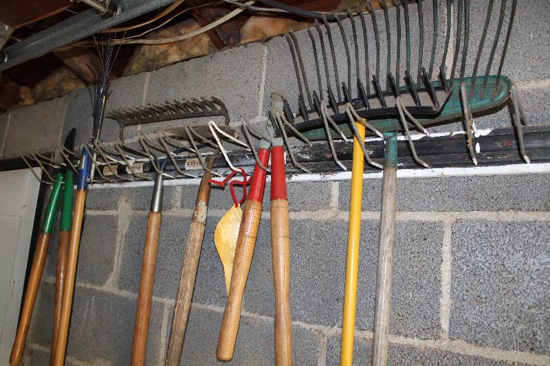 lot 4726 image: Long Handled Lawn and Garden Tools - See Photo