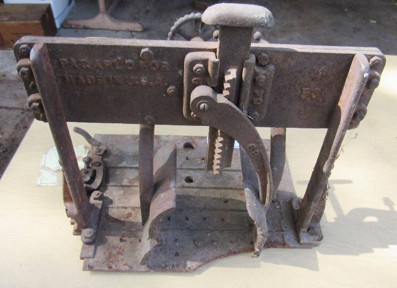 lot 4645 image: Primitive Tool - Clamps - Base plate is cracked - A great find for you