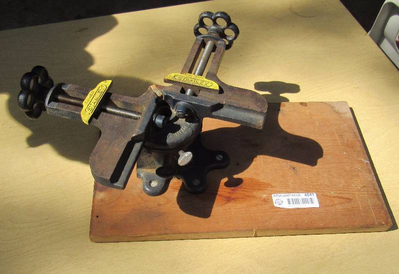 lot 4649 image: Stanley Corner #400 Corner Clamp