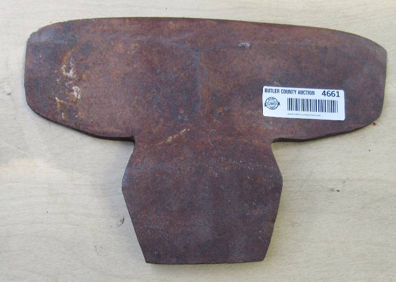 lot 4661 image: Vintage Broad Axe Head