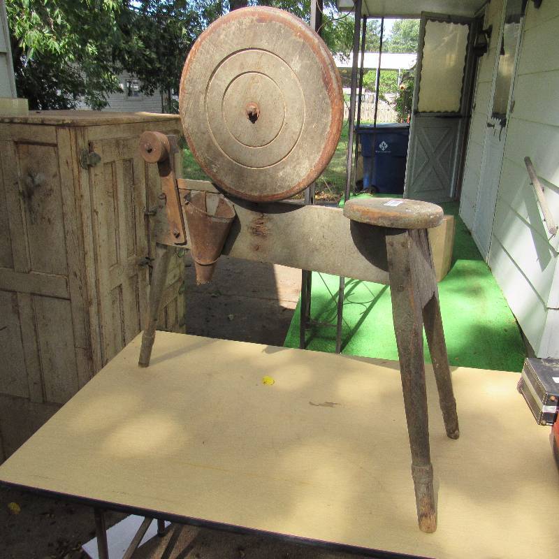 lot 4669 image: Primitive Wooden Tool - Hand Crank tool for weaving or rope making