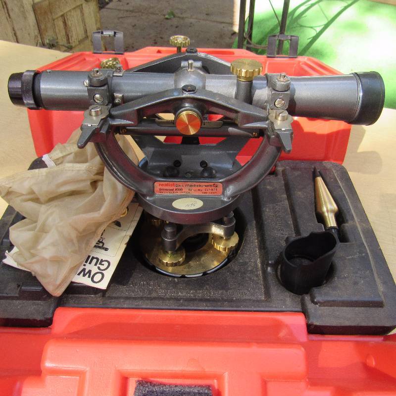 lot 4670 image: David White - Universal 8300 Level - Transit - Transit Level w case and paperwork - no tripod