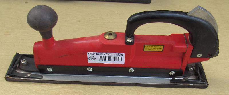 lot 4676 image: Straight Line Sander Pneumatic