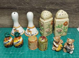 lot 5001 image: Lot Of 5 Vintage Ceramic Salt And Pepper Shaker Pairs