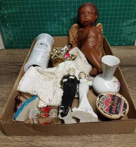 lot 5011 image: Treasure Lot, Ceramics, Ribbon And More