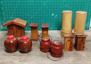 lot 5013 image: Lot Of 6 WoodenBamboo Vintage Salt And Pepper Shaker Pairs,
