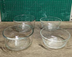 lot 5019 image: Lot Of 4 Pyrex Glass Bowls, 2 Cups And 10 Oz.