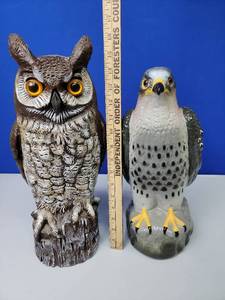 lot 320 image: Lot of 2 Natural Scarecrow Animal Plastic Statues - 14.5 & 16 Tall