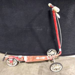 lot 12 image: 1970s Honda KICK-N-GO Red Childs Scooter - 3 Wheeler - Missing Chain