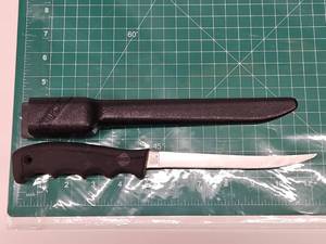 lot 352 image: Buck 123 LakeMate Filet Knife in Plastic Sheath 11