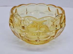 lot 379 image: Indiana Glass YellowAmber Constellation Bowl 3.5 x 6