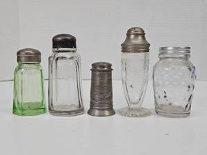 lot 382 image: 5 Antique and Vintage Single Shakers Vaseline Pewter & Glass