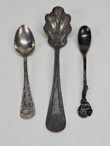 lot 383 image: 3 Antique Demitasse and Shell Sugar Spoons