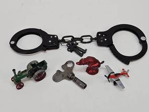 lot 385 image: Lot of Vintage Die-cast & Metal Toys
