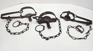 lot 386 image: 3 Antique Metal Game Foot Hold Traps