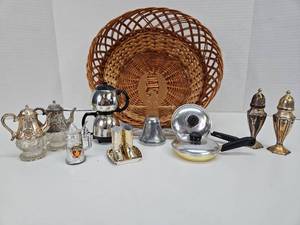 lot 387 image: Basket of Plastic & Pot Metal Salt & Pepper Shakers