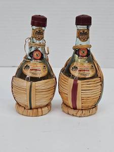lot 389 image: Pair 1951 Raffia Wrapped Antinori Chianti Unopened Shaker Bottles