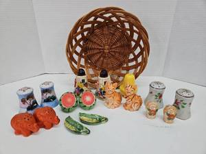 lot 390 image: Basket Full of Porcelain & Ceramic Salt & Pepper Shakers