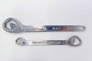 lot 421 image: Master Wrench 23-32 Heavy Duty Multi-Wrench 78-1 14 (11 Long) & Master Wrench 38 1316 9-14 15-22