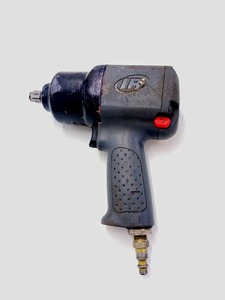 lot 422 image: IR - Ingersoll Rand 2130 12 Drive Air Impact Wrench - PMAX 90 psig  6.2 Bar 9,500 RPM - Works