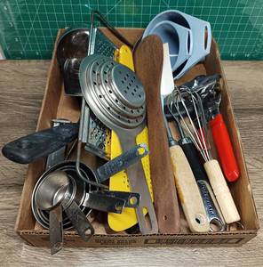 lot 5022 image: Treasure Lot Of Kitchenware