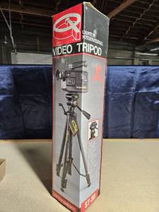 lot 5042 image: Vintage Video Tripod, ST-88