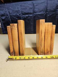 lot 5057 image: 2 Wooden Book Ends