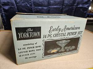 lot 5064 image: Yorktown 14 Piece Crystal Punch Set