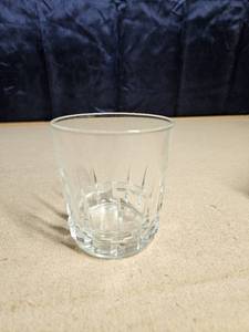 lot 5068 image: Lot of 8 WhiskeyJuice Glasses