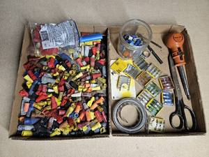 lot 5071 image: Lot of Fuses, Wire Connectors, & Misc