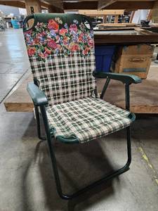 lot 5082 image: Vintage Padded Plaid & Floral Folding Chair