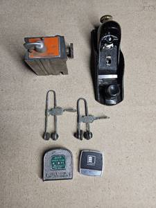 lot 5084 image: Lot of Vintage Tools & Mini Tapes