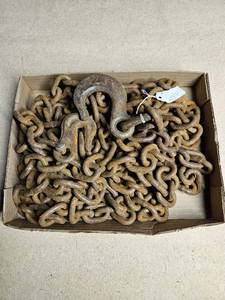 lot 5086 image: 206 Metal Chain With Hooks