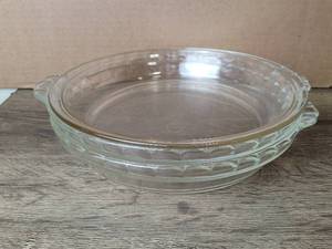 lot 5102 image: Lot Of 3 Pyrex 11 Glass Pie Dishes