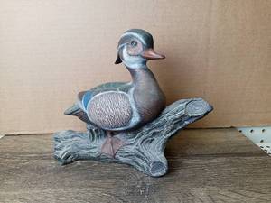 lot 5104 image: 1981 Ceramic Duck On A Log Yard Decoration 8 x 10