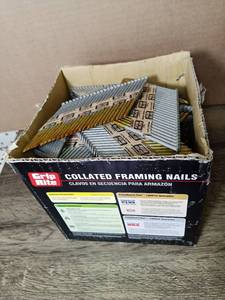 lot 5112 image: Lot Of Paper Hot Clipped Head Smooth Shank Round Head Nails 2,000 (-)