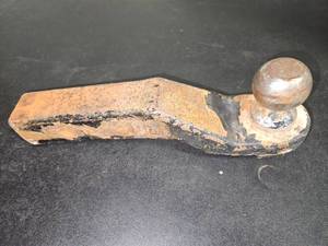 lot 428 image: ACME T.W. 1200 LB G.T.W. 7500 lb V5 Ball Hitch