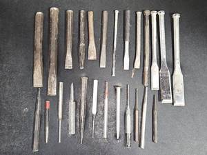 lot 430 image: 25 Chisels and Tap Dies Assorted Sizes